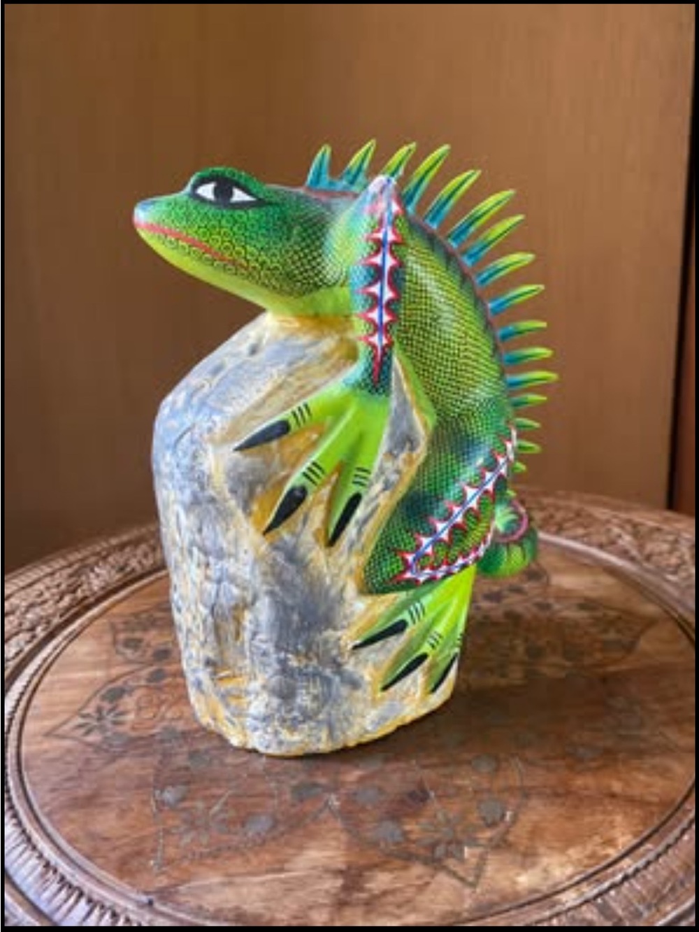 Handcrafted Green Iguana Reptile Figurine - Picture 5 of 6